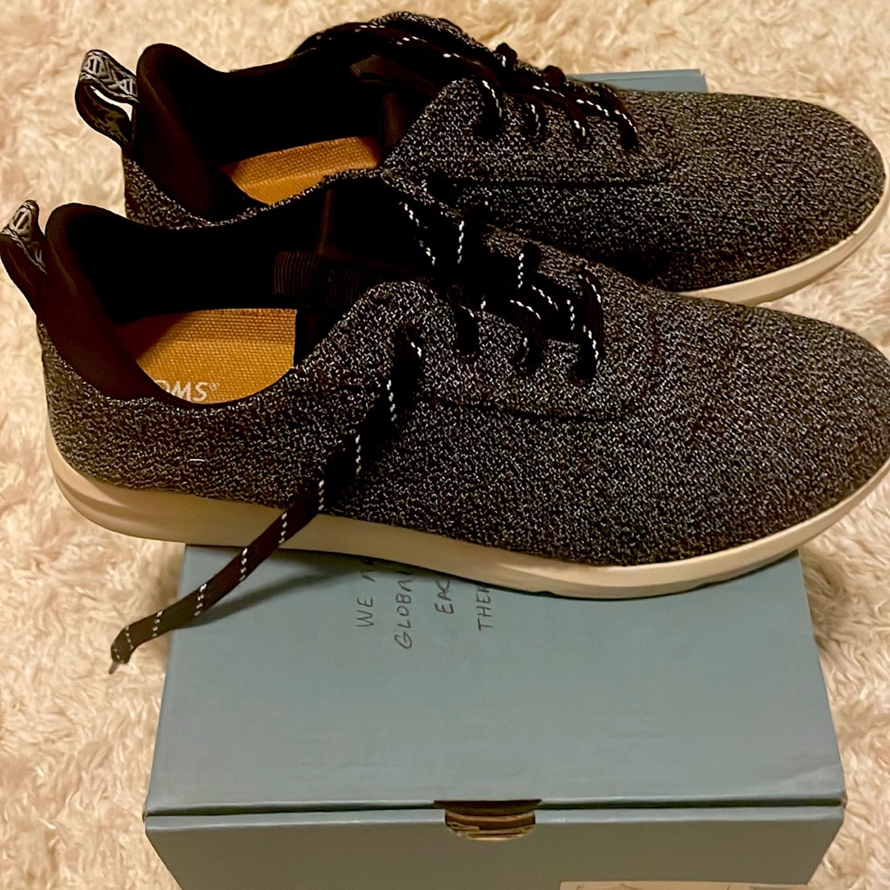 Tom’s Sneakers —- EUC